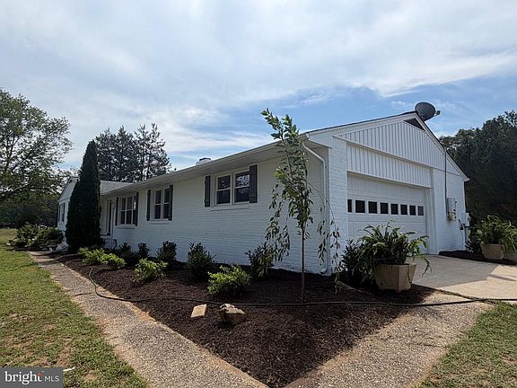 5th image of 1023 Bayard Rd