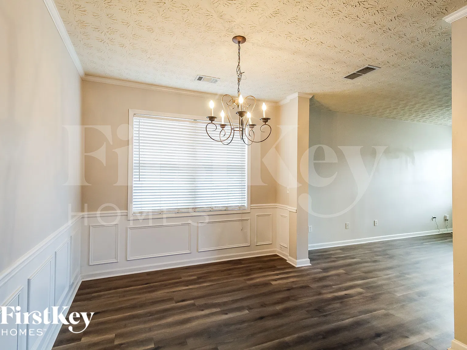 3 bed, 2.0 bath, 1616 sqft, $2,220 — Photo 3