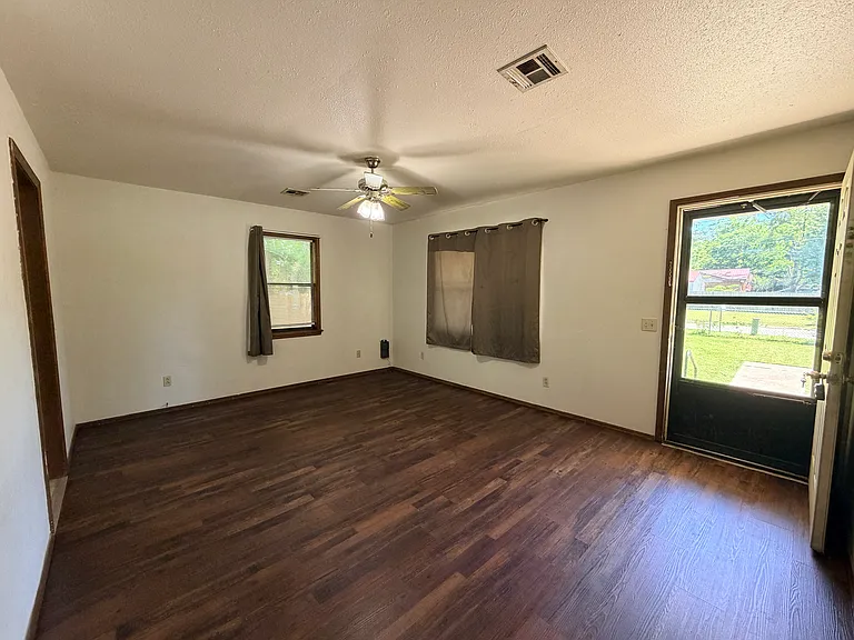 306 Wilson Ave — Photo 5