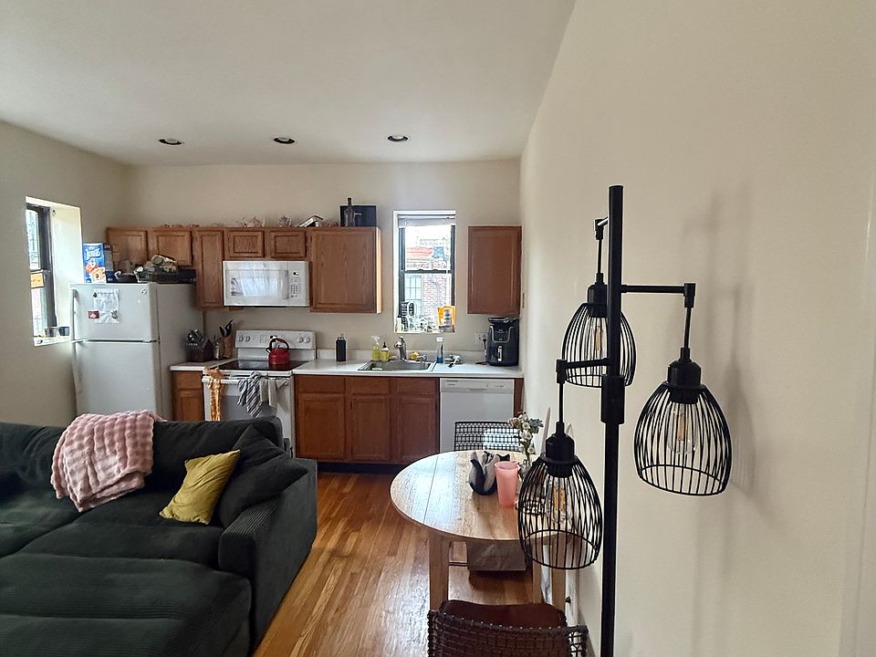 1st image of 69 Gainsborough St APT 9