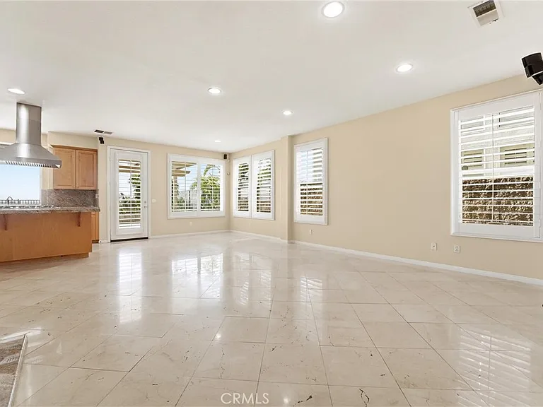 2536 Brennen Way — Photo 9
