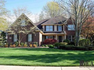 1403 Castlebury Dr, Temperance, MI 48182