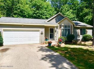 9547 E Whispering Oaks Ln, Newaygo, MI 49337