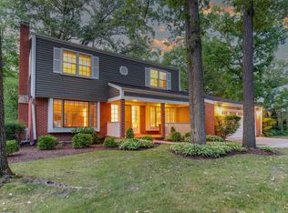 28 Portshire Dr, Lincolnshire, IL