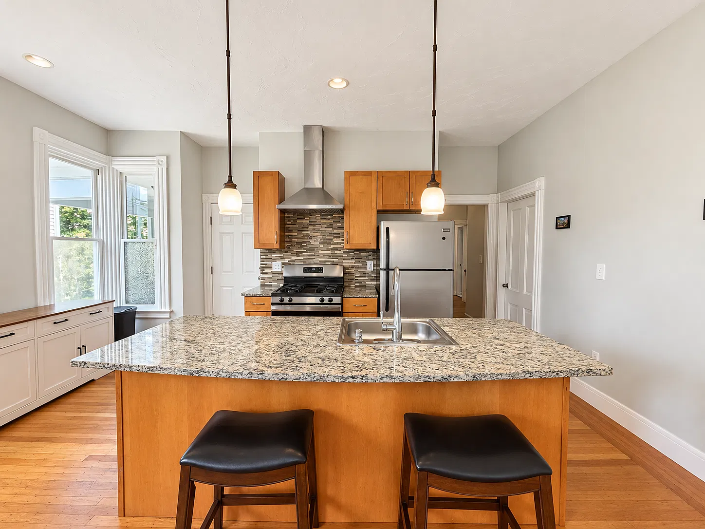 4 bed, $1,100 — Photo 2