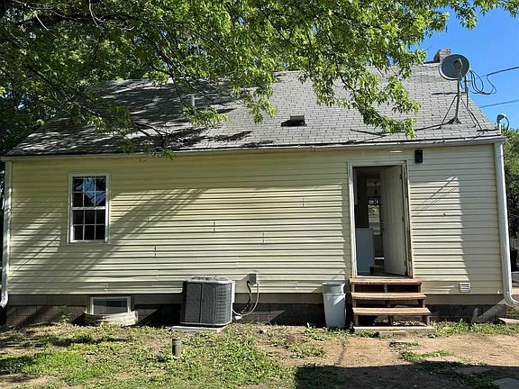 3rd image of 1815 SE Morrison St