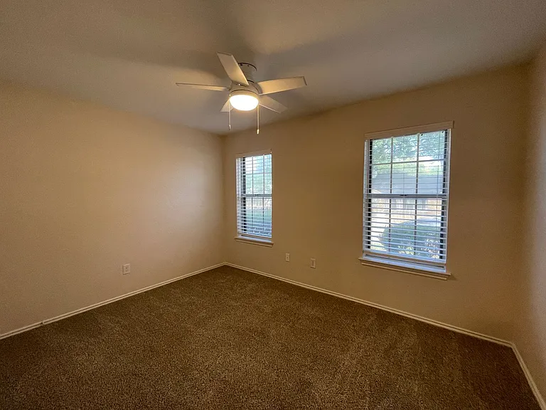 2916 Kathleen Ln — Photo 29