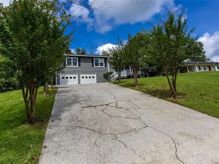 1093 Caprice Dr — Photo 1