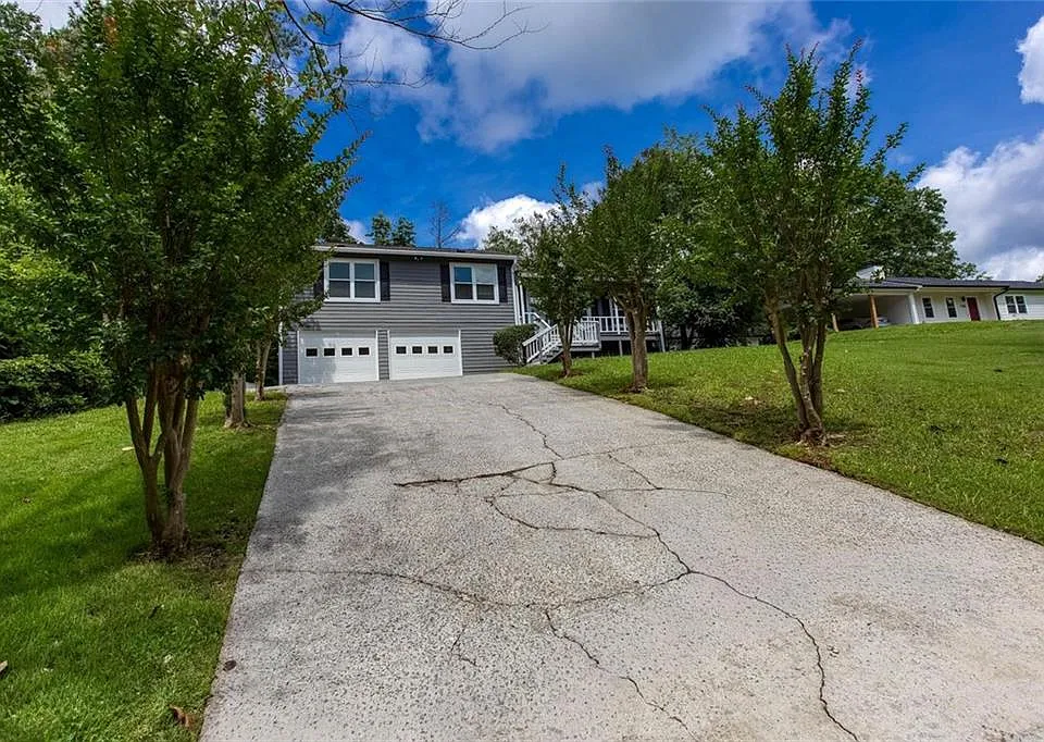 1093 Caprice Dr