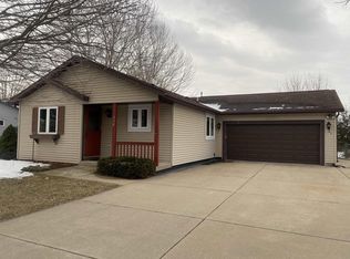 308 Meadow Ln, Poynette, WI 53955