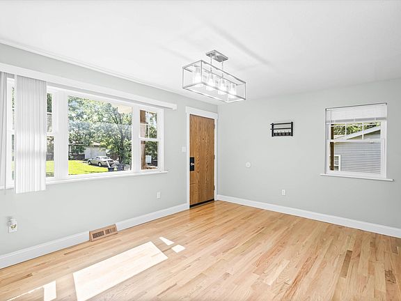 2nd image of 1911 Fair Ln