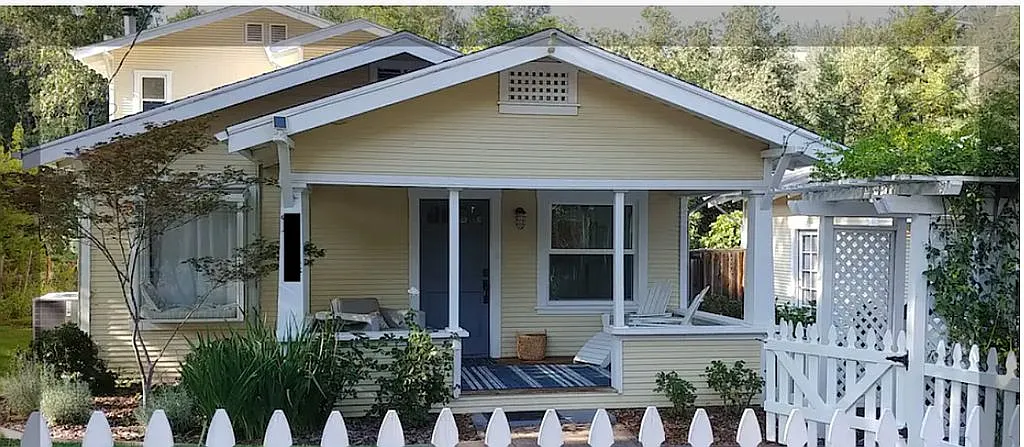 134 Rose Ln photo 1