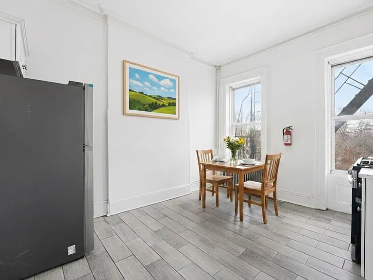 289 Forrest St #2 — Photo 2