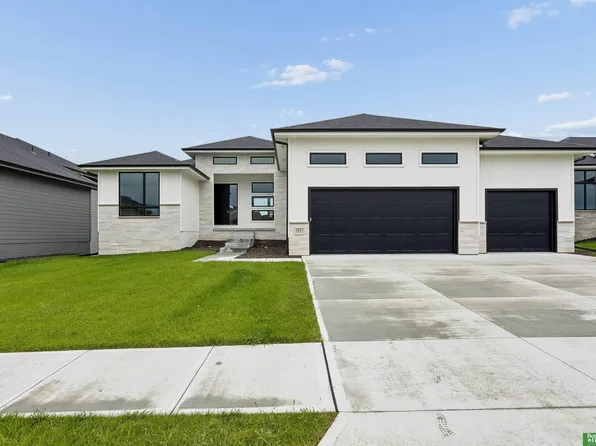 5811 N 197th St, Elkhorn, NE 68022