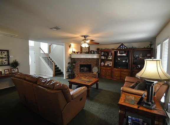3rd image of 2041 Trail Glen Dr