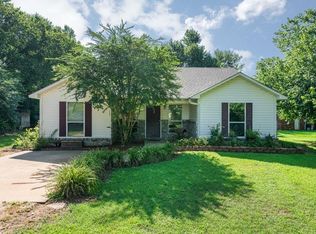 1080 N 2nd St, Ozark, AR 72949