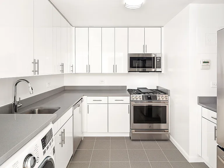 375 S End Ave #8E — Photo 7
