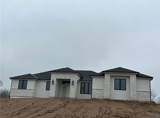 7230 NW Fawn Ave, Kansas City, MO 64152