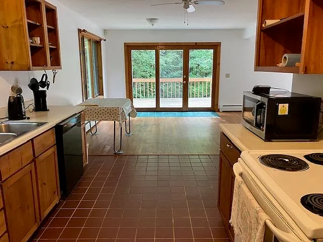 2 bed, 2.0 bath, 1200 sqft, $2,300 — Photo 2