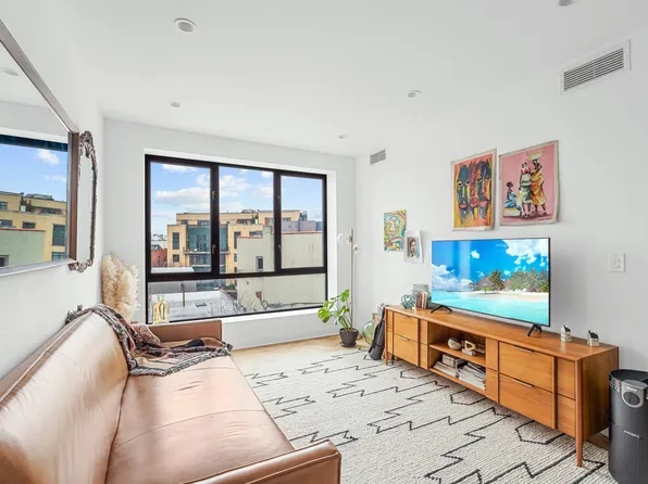 737 Bergen Street image 4 of 14