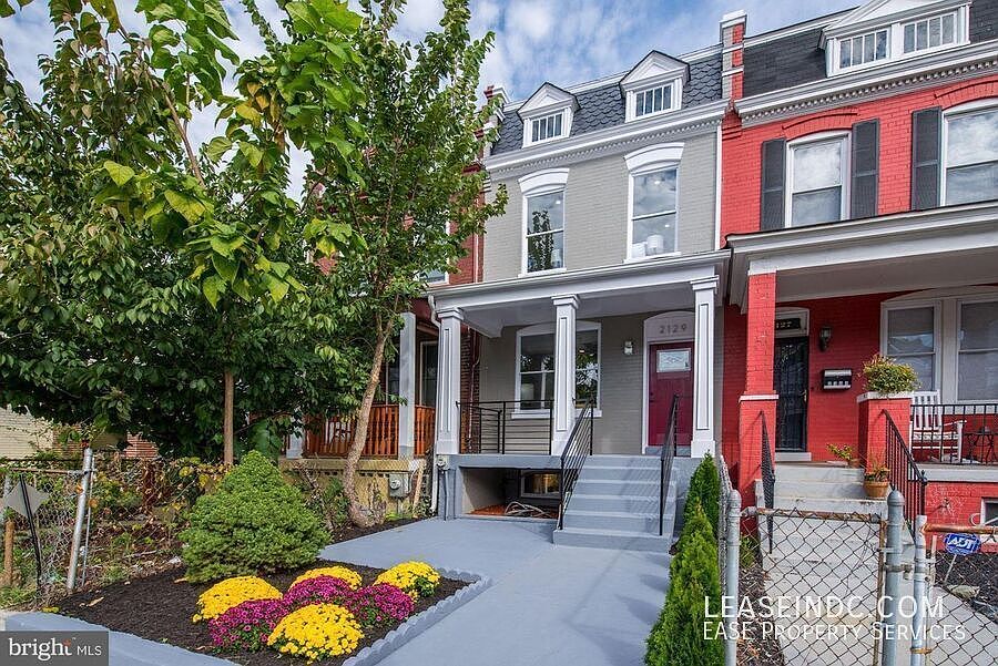 1st image of 2129 4th St NE