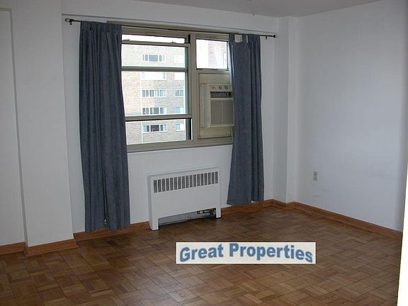 3rd image of 11820 Edgewater Dr #Gs174