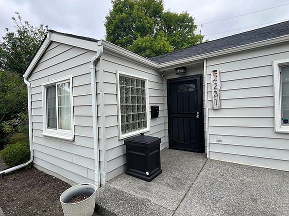 5th image of 2231 E Wright Ave