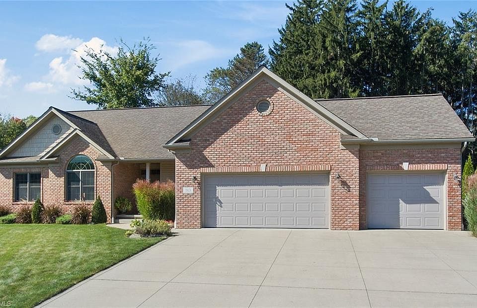 1st image of 563 Green Valley Dr
