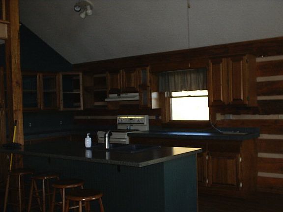 3rd image of 905 Indianhead Ln