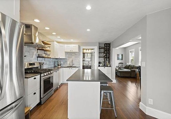 2nd image of 863 Saratoga St #4A