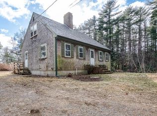 24 Plymouth St, Carver, MA 02330