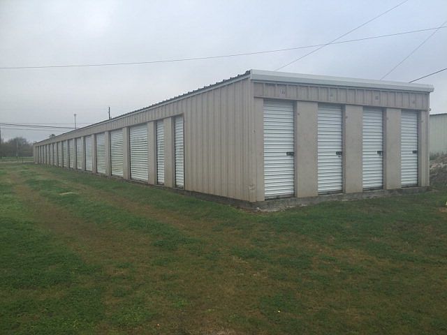 2nd image of 834 W Main St