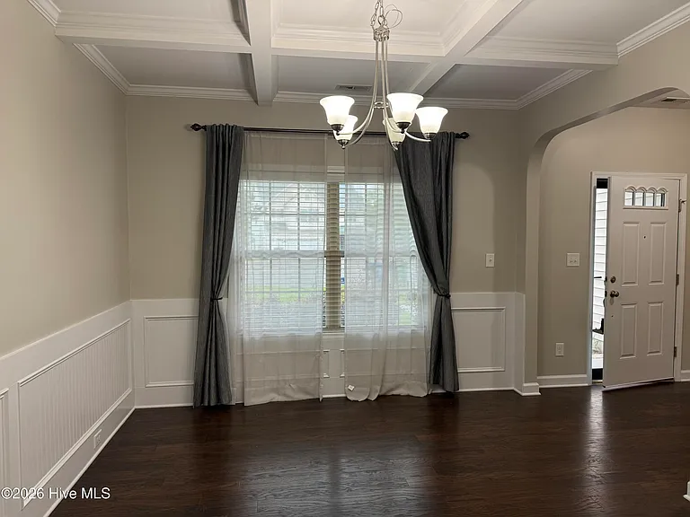 203 Ashton Ct — Photo 5