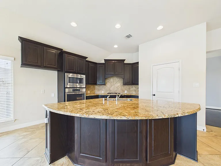 2807 Naples Park Ln — Photo 14
