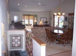 8882 N Peninsula Ct, Zeeland, MI 49464