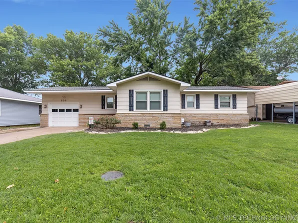 809 SE 10th St, Pryor, OK 74361