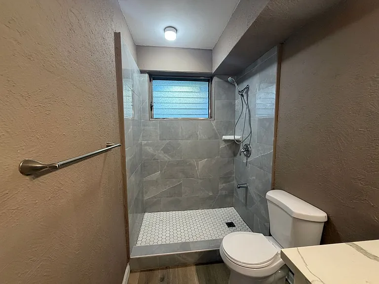 369 Hobron Ln — Photo 7