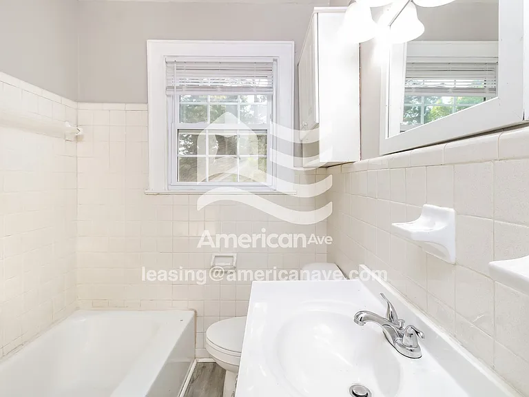 556792_014_wm_-_bathroom_12920687.jpg