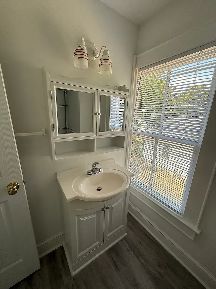 1 bed, $1,100 — Photo 4