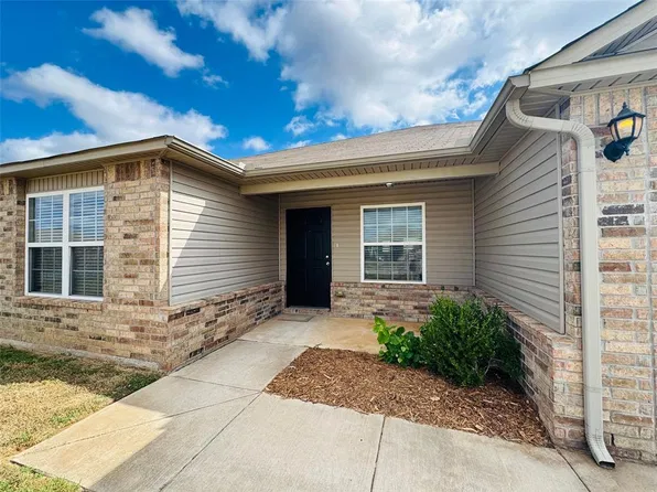 1890 Bartlett Dr, Newcastle, OK 73065
