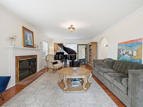 4th image of 1067 Blackridge Rd