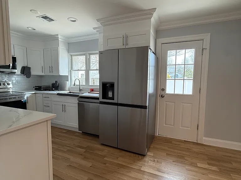 165 Lynbrook Dr — Photo 4