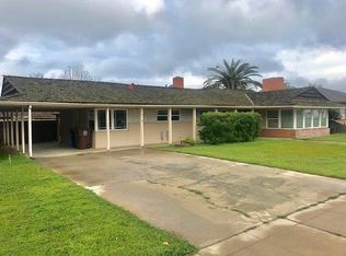 324 E Valencia Dr, Exeter, CA 93221