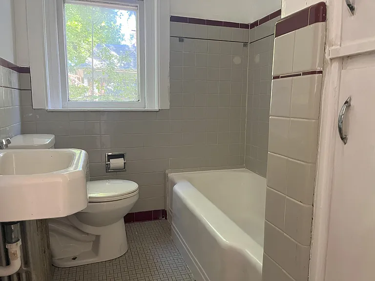 1259 N York St #5 — Photo 15