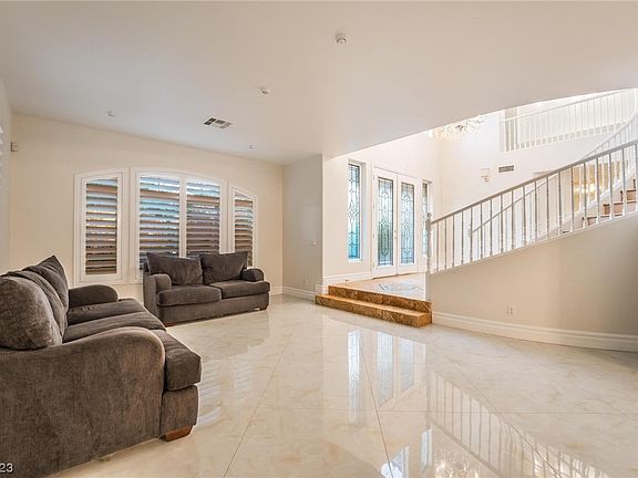 4th image of 34 Big Creek Ct