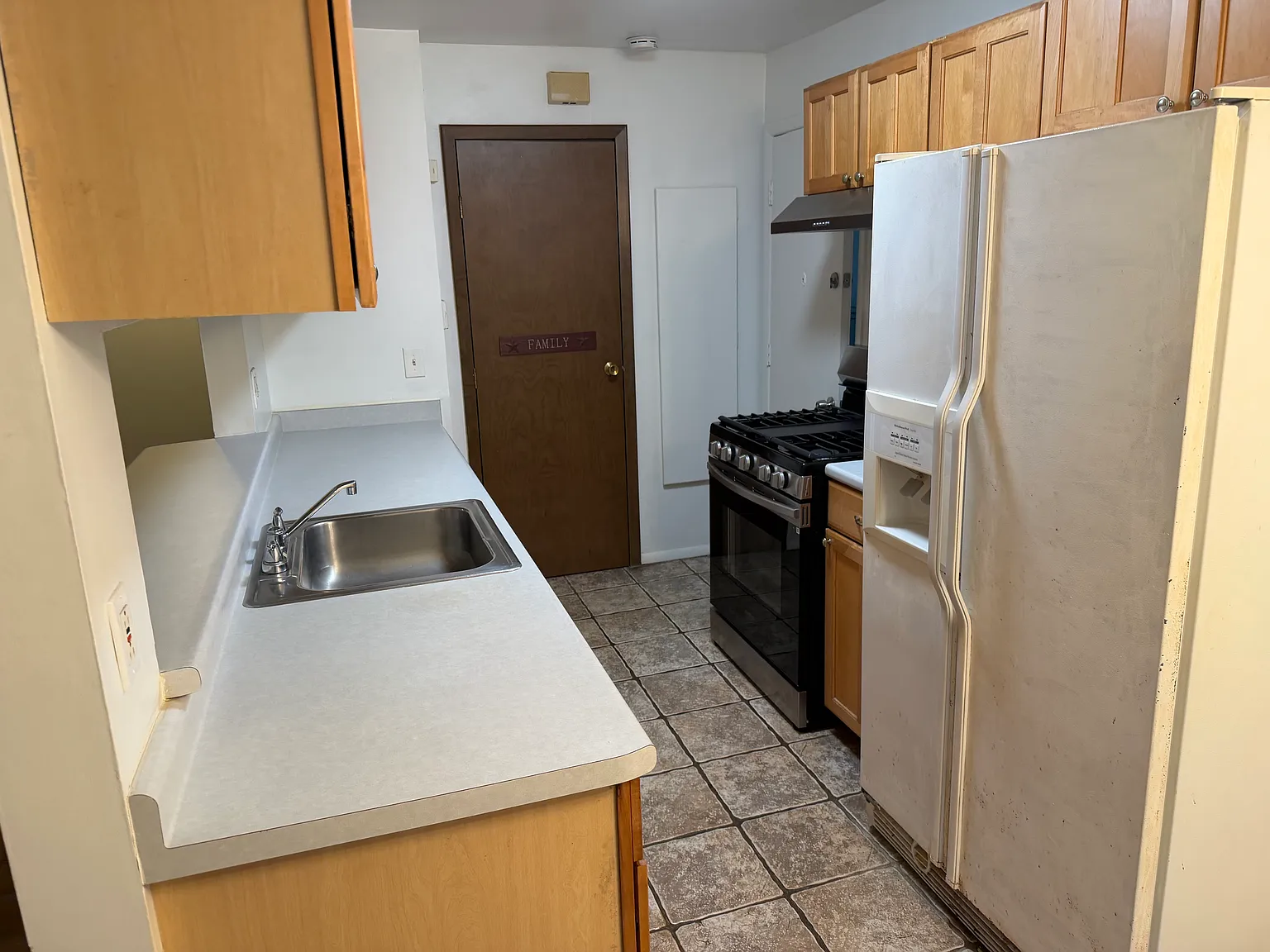 2 bed, 1.5 bath, 968 sqft, $1,630 — Photo 2