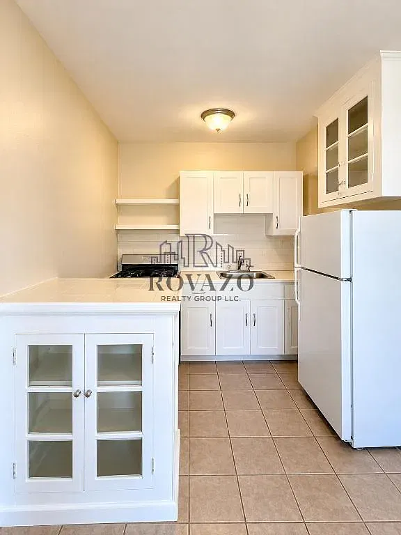 2 bed, 700 sqft, $1,850 — Photo 1