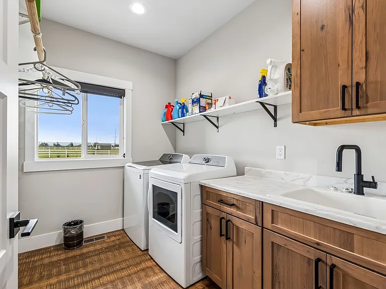 501 Wheatland Ln — Photo 34