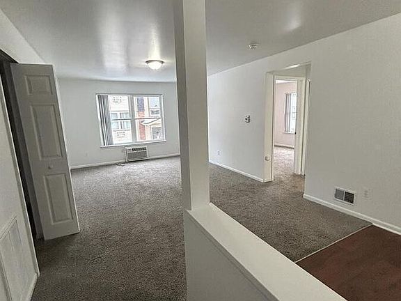 4th image of 721 Green Rd APT 220