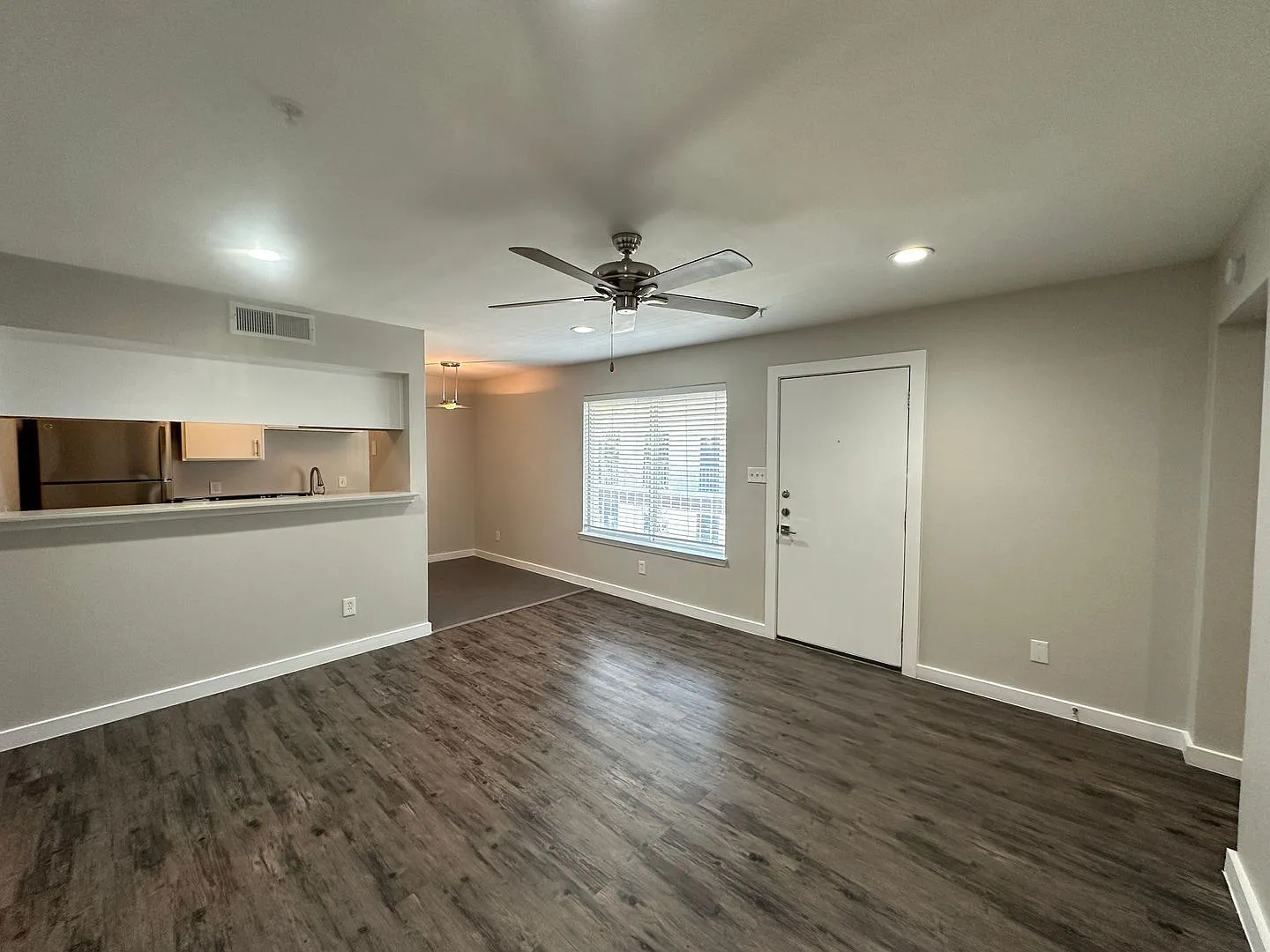 Lakewood Gardens - 5408 Reiger Ave — Photo 4